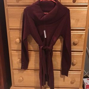 Maroon scoop turtle neck sweater.